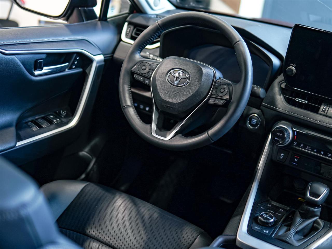 2025 Toyota RAV4 LIMITED AWD | NO ACCIDENTS | NAV | LEATHER Photo