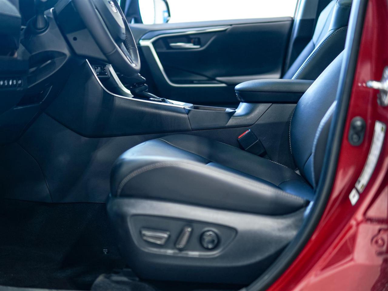 2025 Toyota RAV4 LIMITED AWD | NO ACCIDENTS | NAV | LEATHER Photo