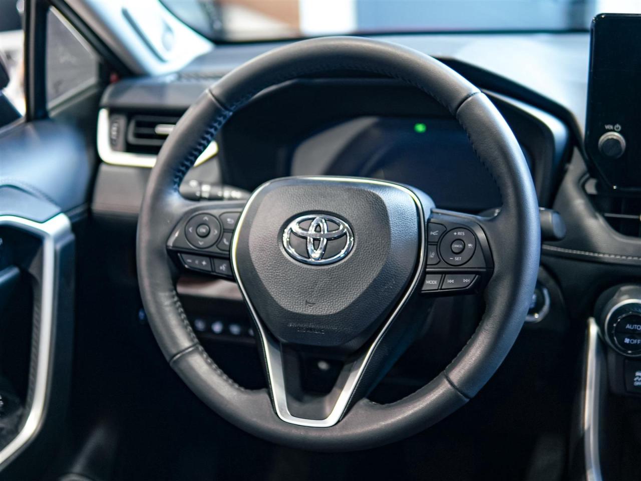 2025 Toyota RAV4 LIMITED AWD | NO ACCIDENTS | NAV | LEATHER Photo