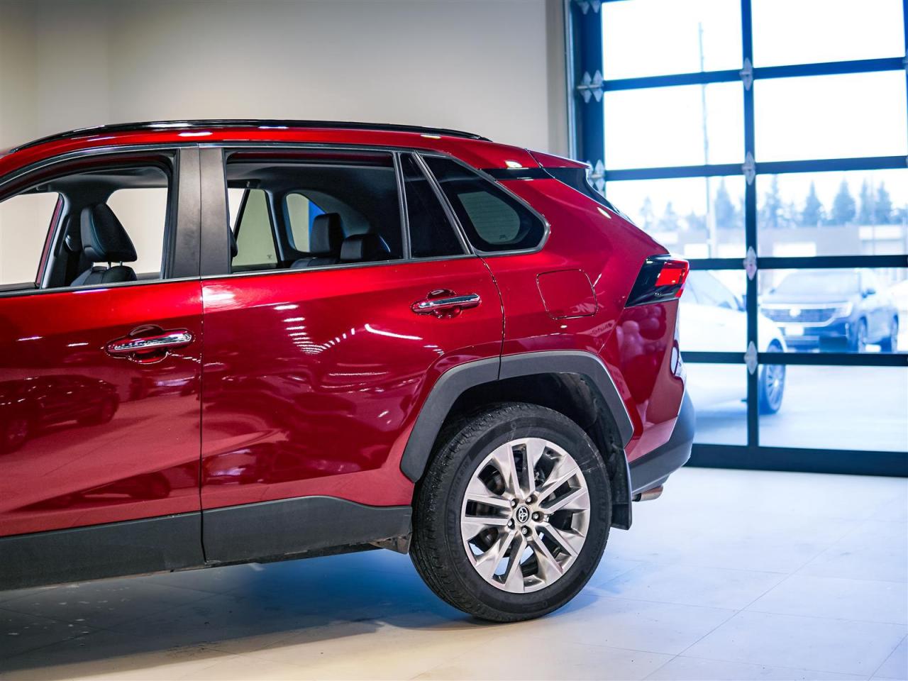 2025 Toyota RAV4 LIMITED AWD | NO ACCIDENTS | NAV | LEATHER Photo