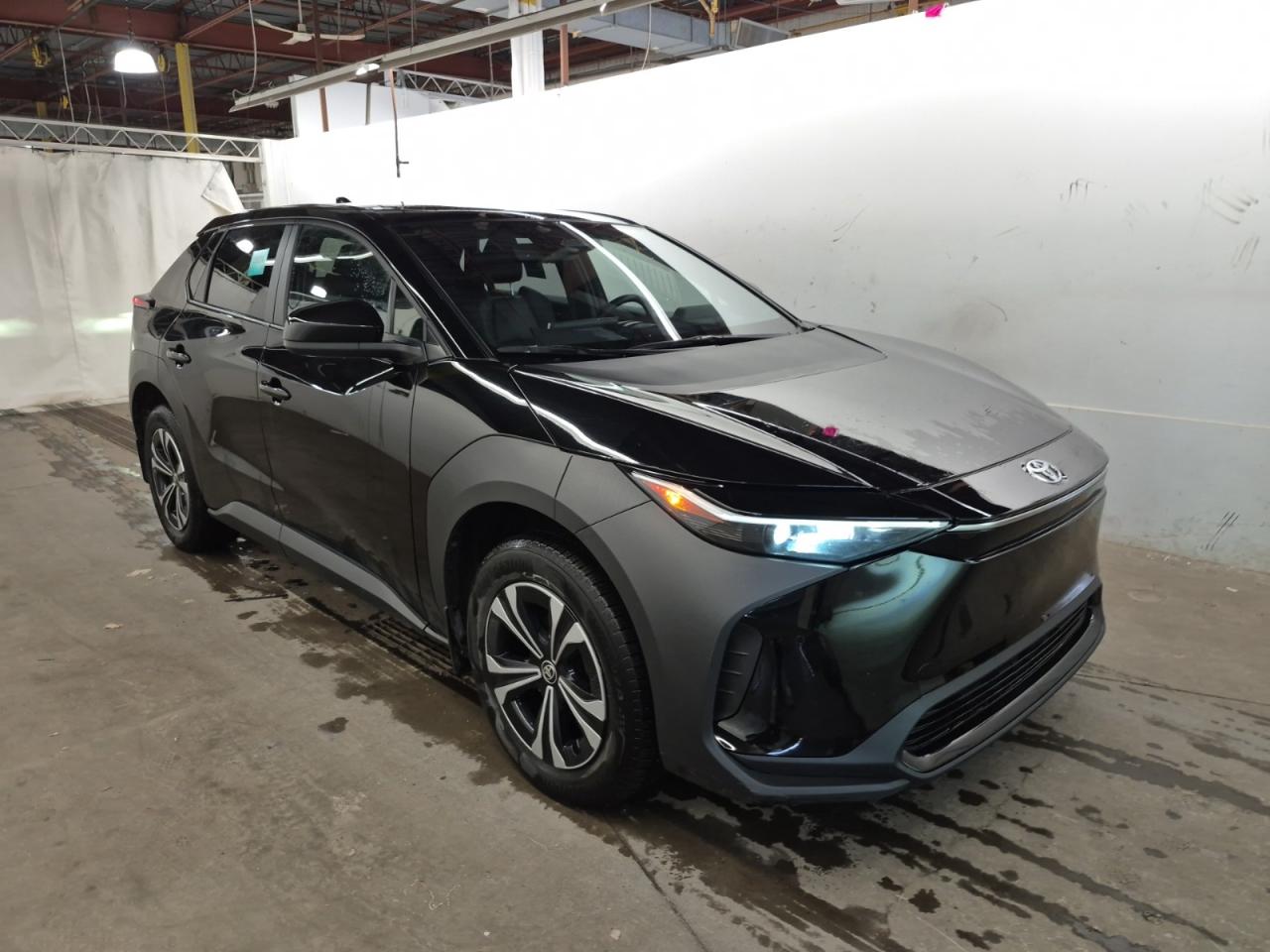 2023 Toyota bZ4X LE | AWD | NO ACCIDENTS | TOYOTA SERVICED Photo
