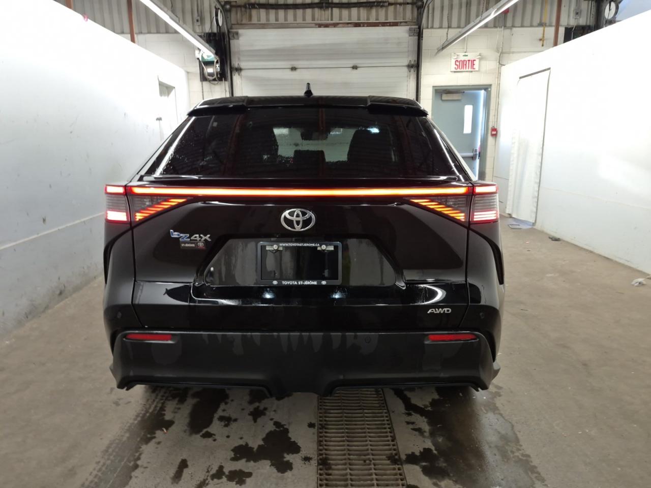 2023 Toyota bZ4X LE | AWD | NO ACCIDENTS | TOYOTA SERVICED Photo