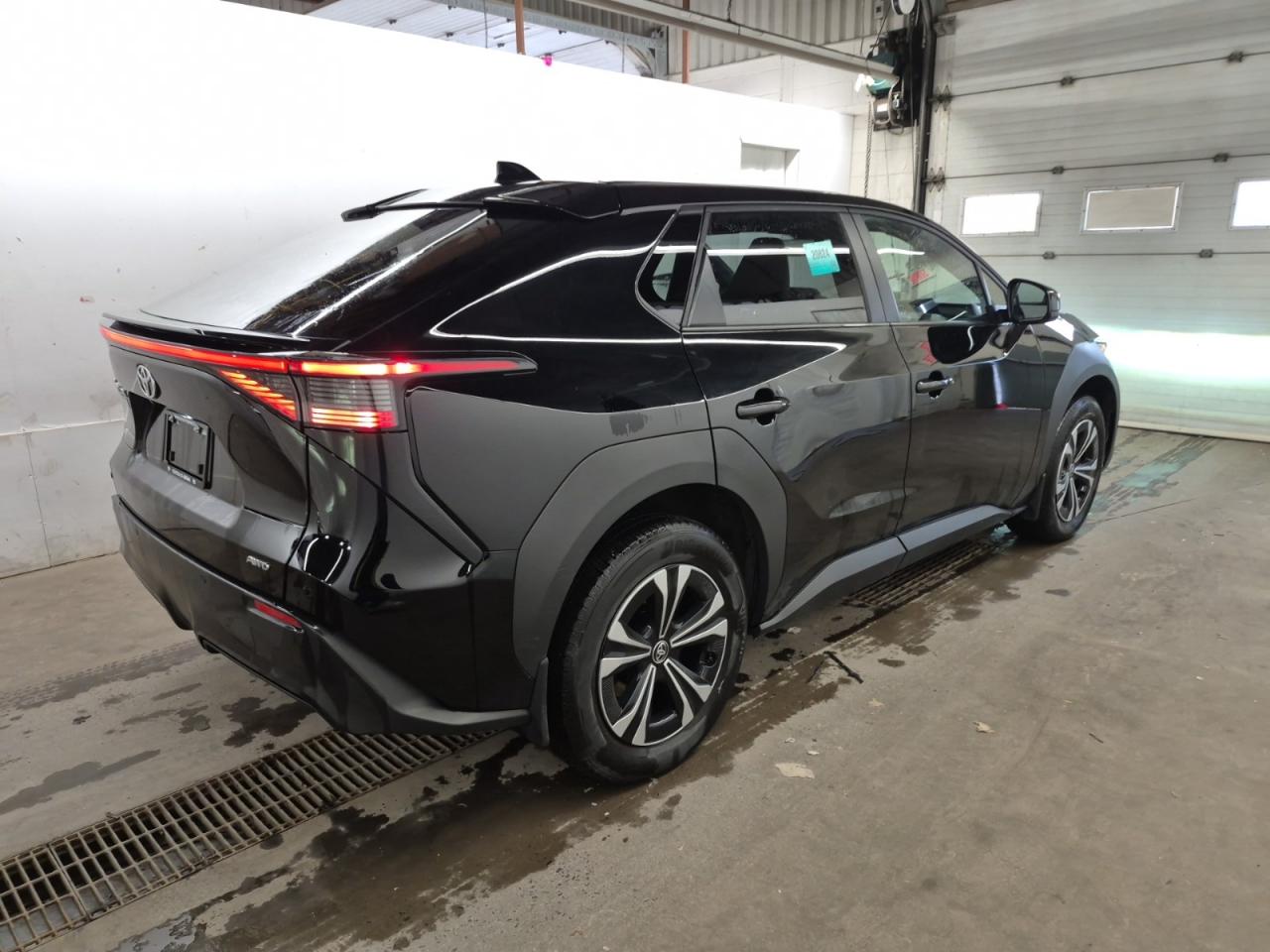 2023 Toyota bZ4X LE | AWD | NO ACCIDENTS | TOYOTA SERVICED Photo