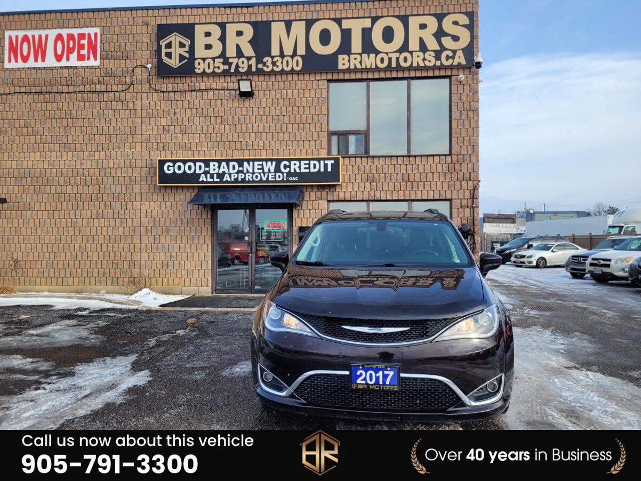 2017 Chrysler Pacifica Touring L | Stow & go | No Reported Accidents | Lo Photo