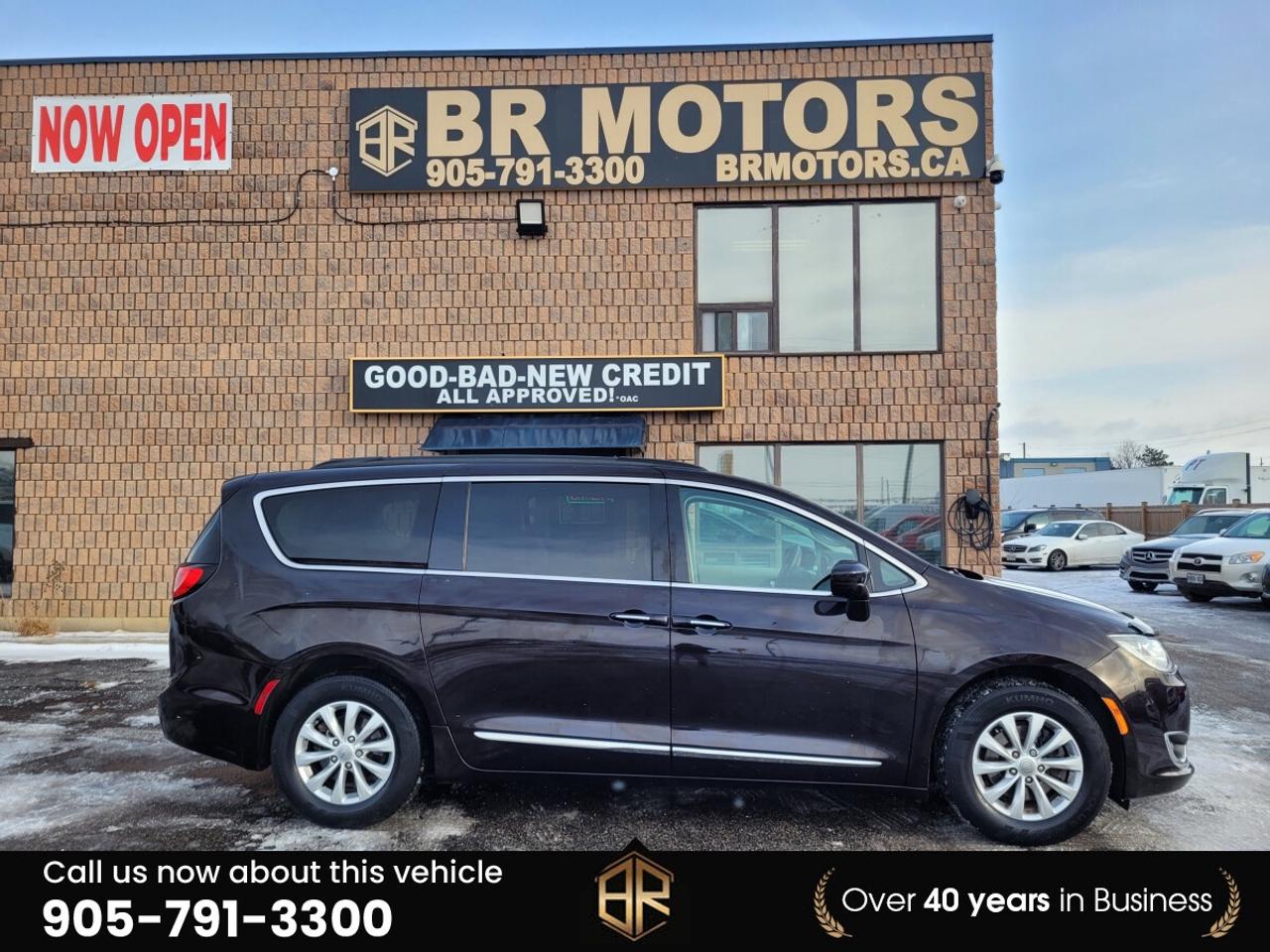 2017 Chrysler Pacifica Touring L | Stow & go | No Reported Accidents | Lo Photo