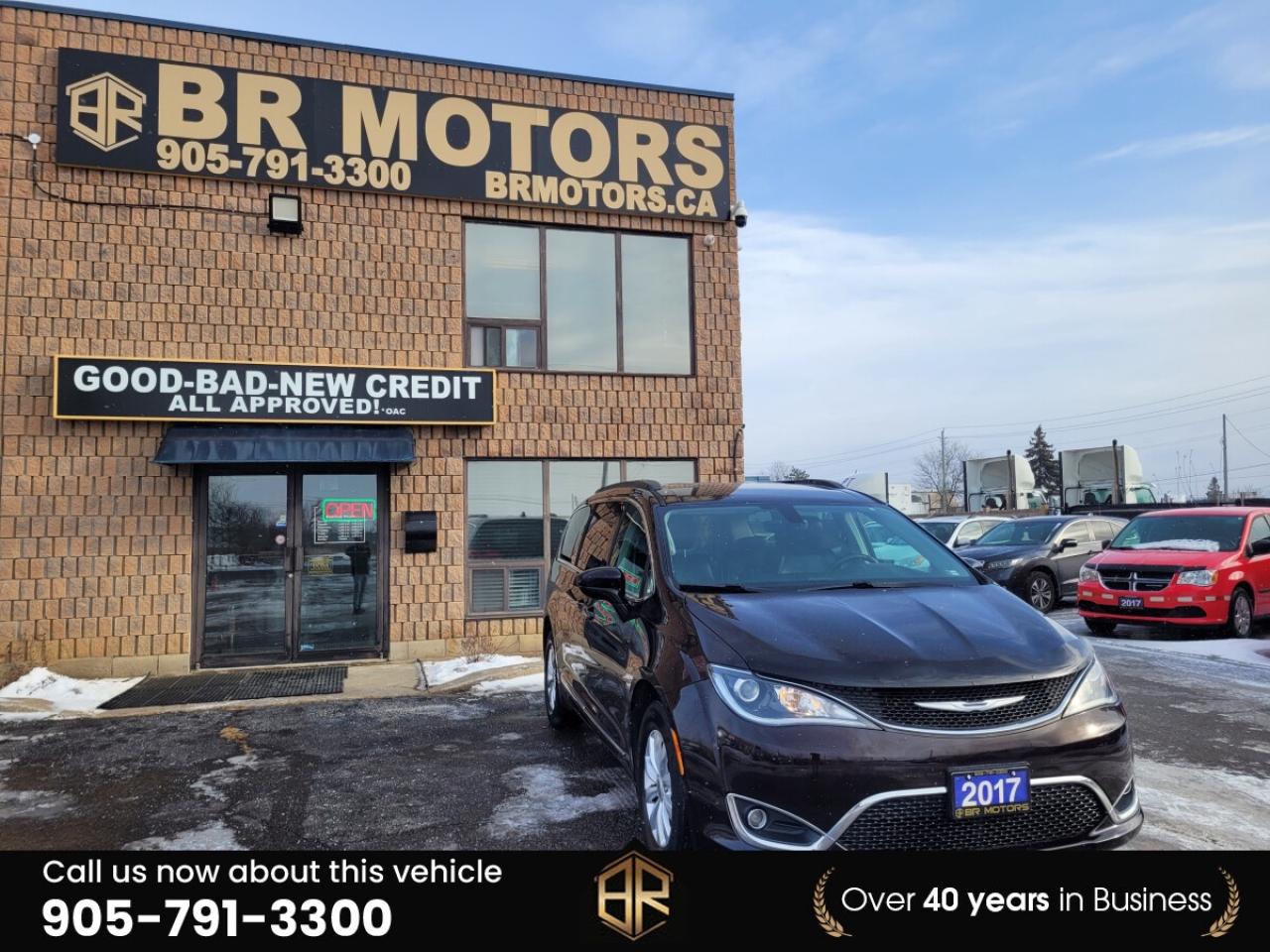 2017 Chrysler Pacifica Touring L | Stow & go | No Reported Accidents | Lo Photo