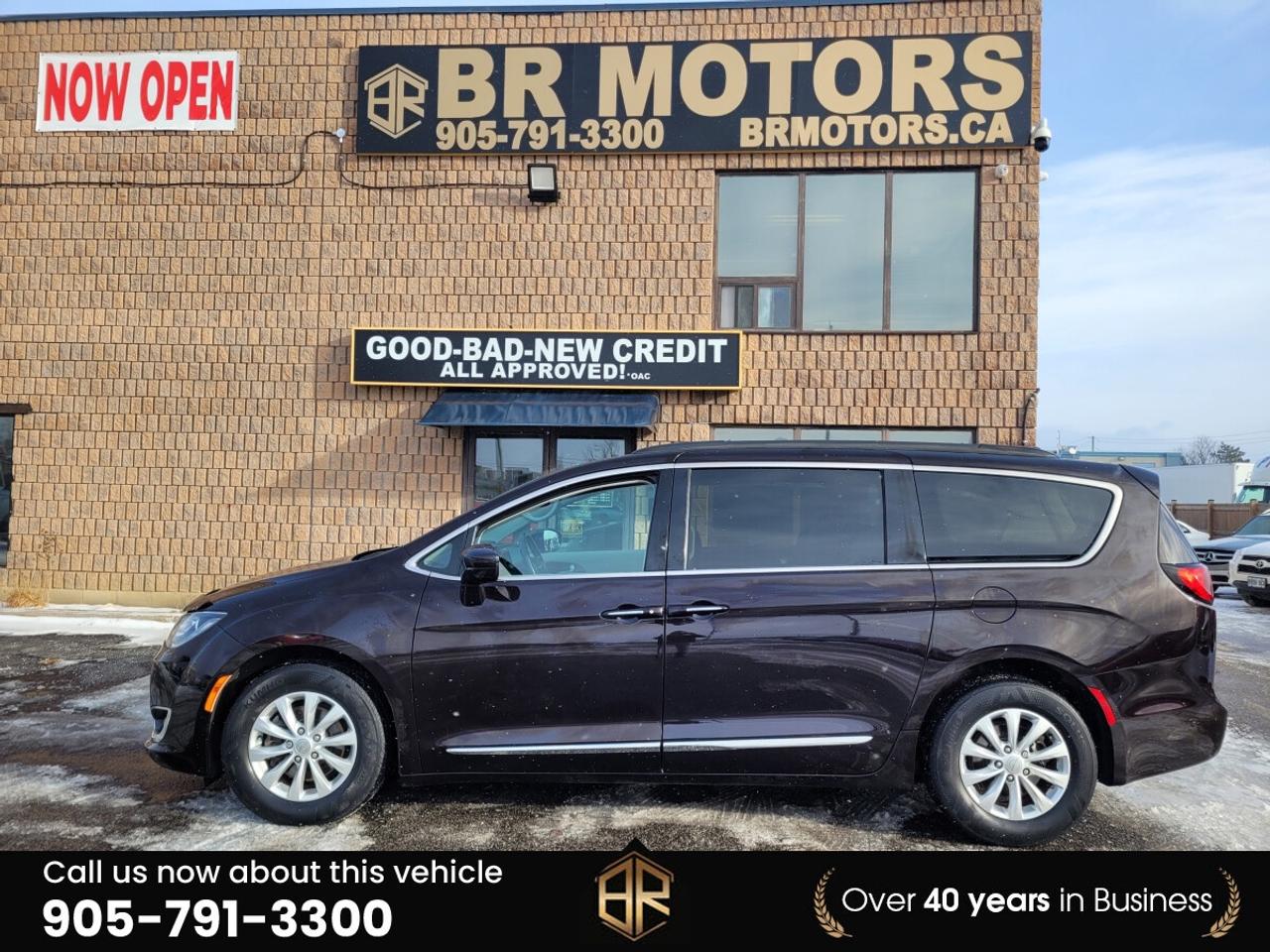 2017 Chrysler Pacifica Touring L | Stow & go | No Reported Accidents | Lo Photo