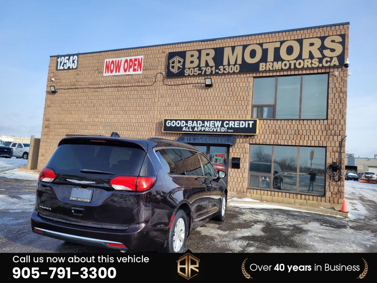 2017 Chrysler Pacifica Touring L | Stow & go | No Reported Accidents | Lo Photo