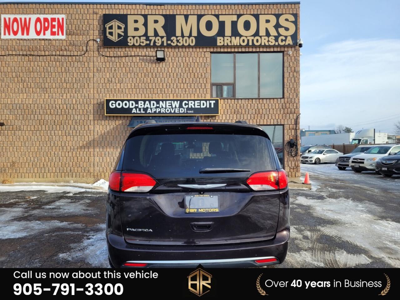 2017 Chrysler Pacifica Touring L | Stow & go | No Reported Accidents | Lo Photo