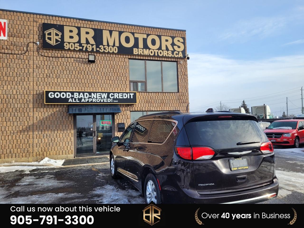 2017 Chrysler Pacifica Touring L | Stow & go | No Reported Accidents | Lo Photo