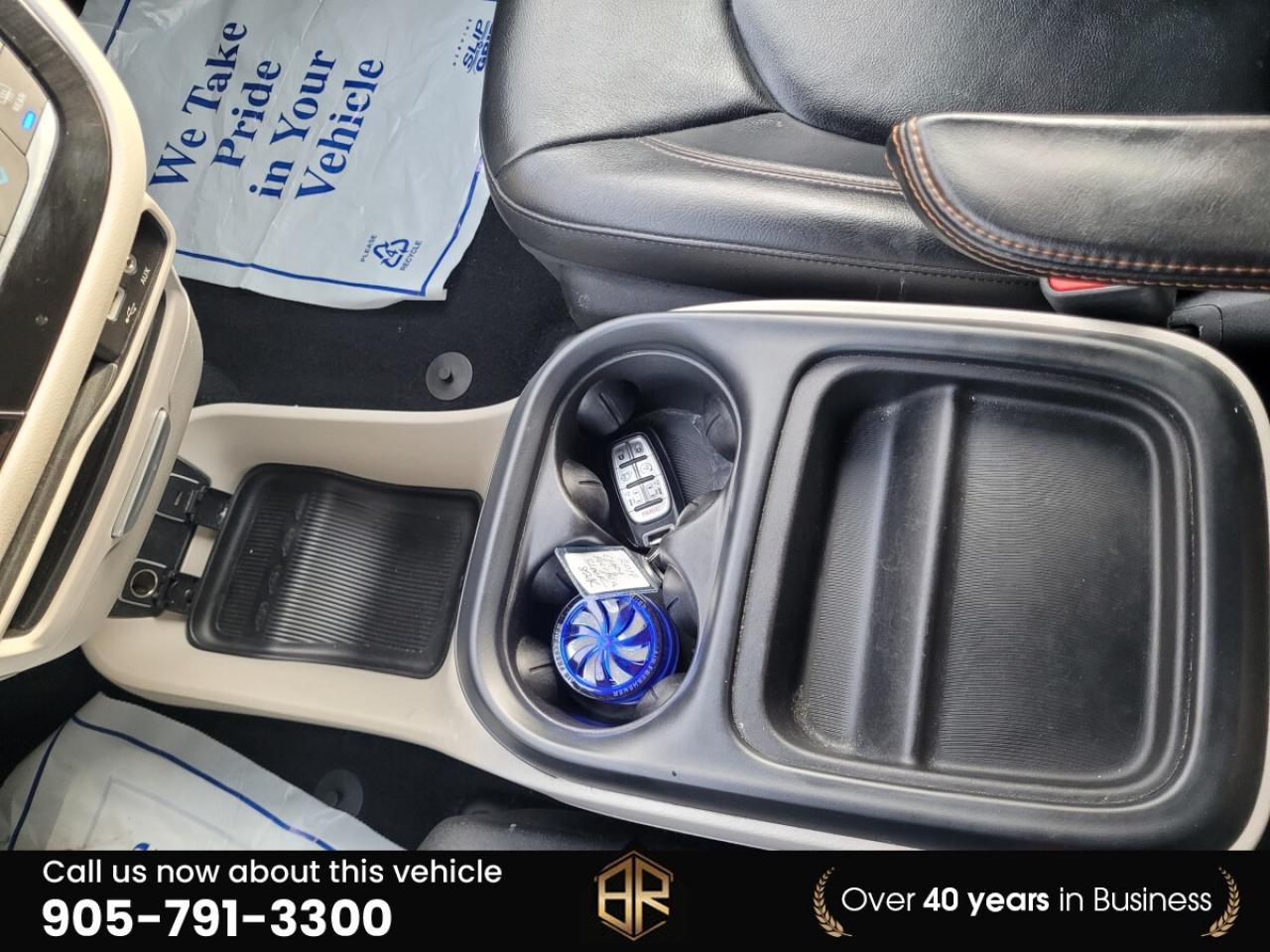 2017 Chrysler Pacifica Touring L | Stow & go | No Reported Accidents | Lo Photo