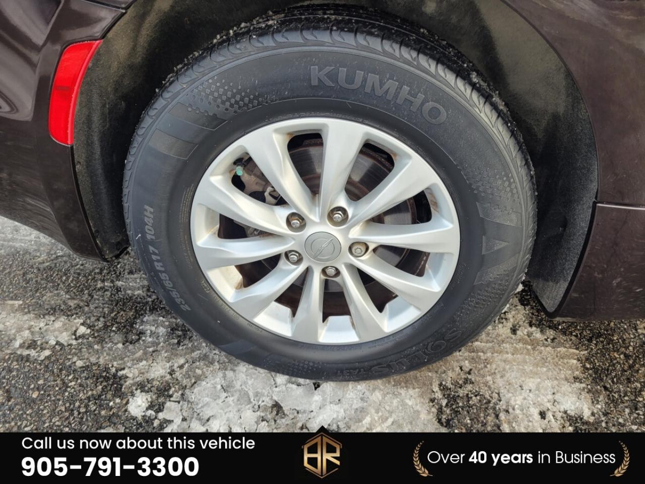 2017 Chrysler Pacifica Touring L | Stow & go | No Reported Accidents | Lo Photo