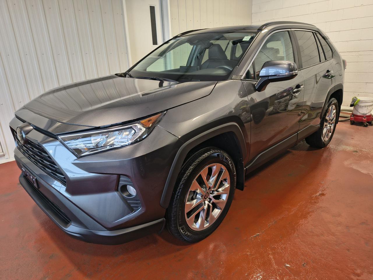 2021 Toyota RAV4 XLE AWD Photo0