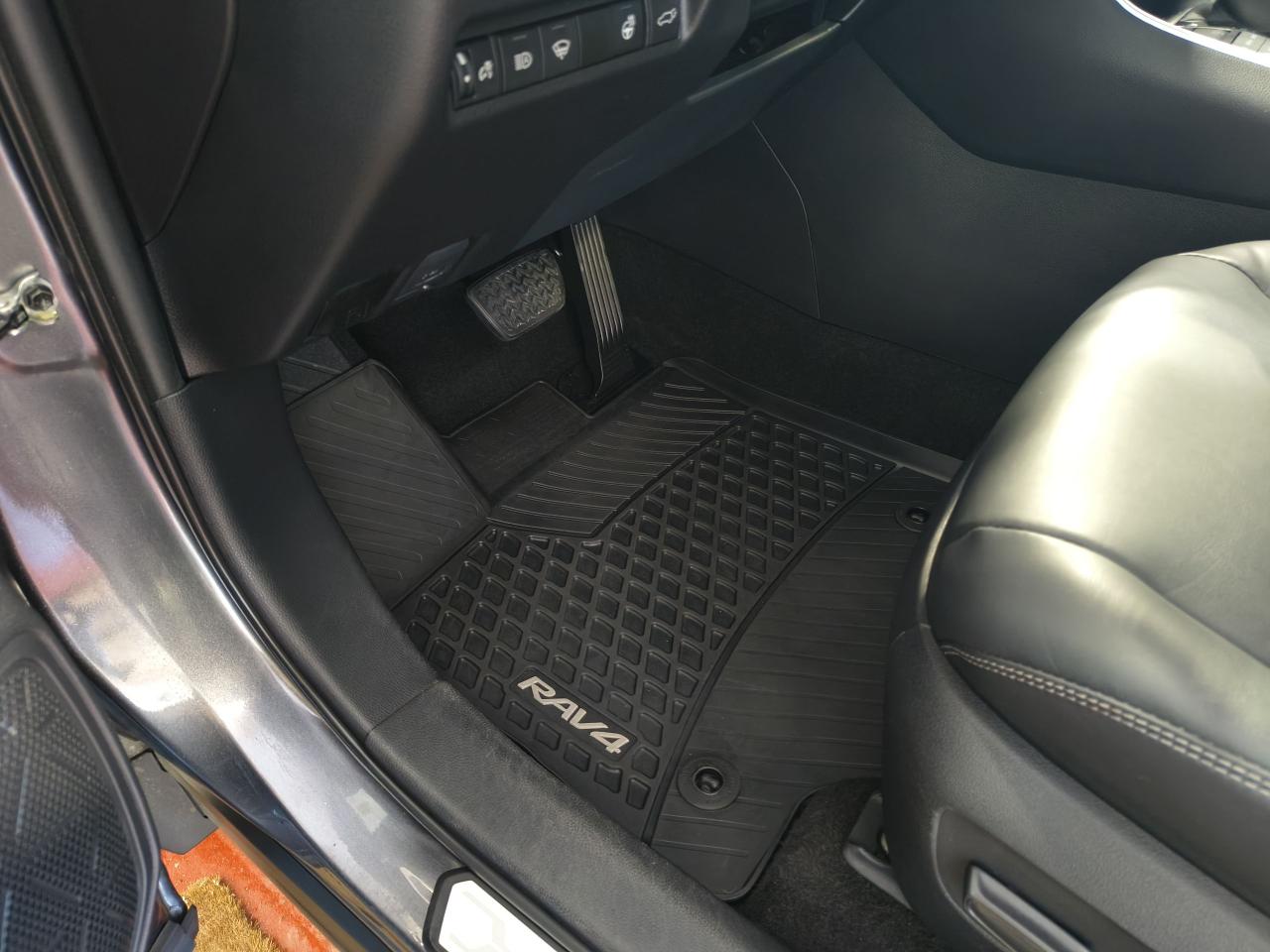 2021 Toyota RAV4 XLE AWD Photo0