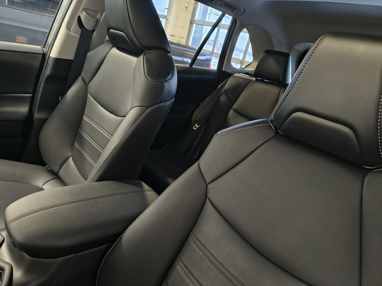 2021 Toyota RAV4 XLE AWD Photo0