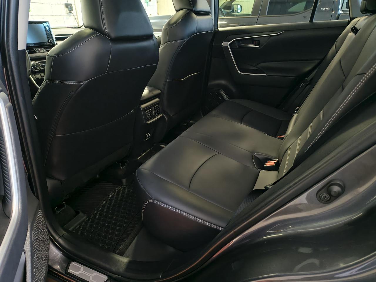 2021 Toyota RAV4 XLE AWD Photo0