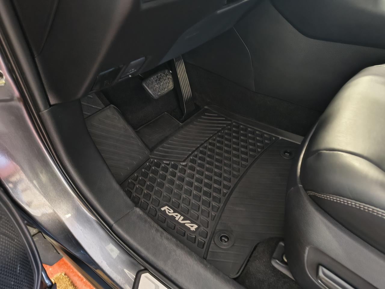 2021 Toyota RAV4 XLE AWD Photo0