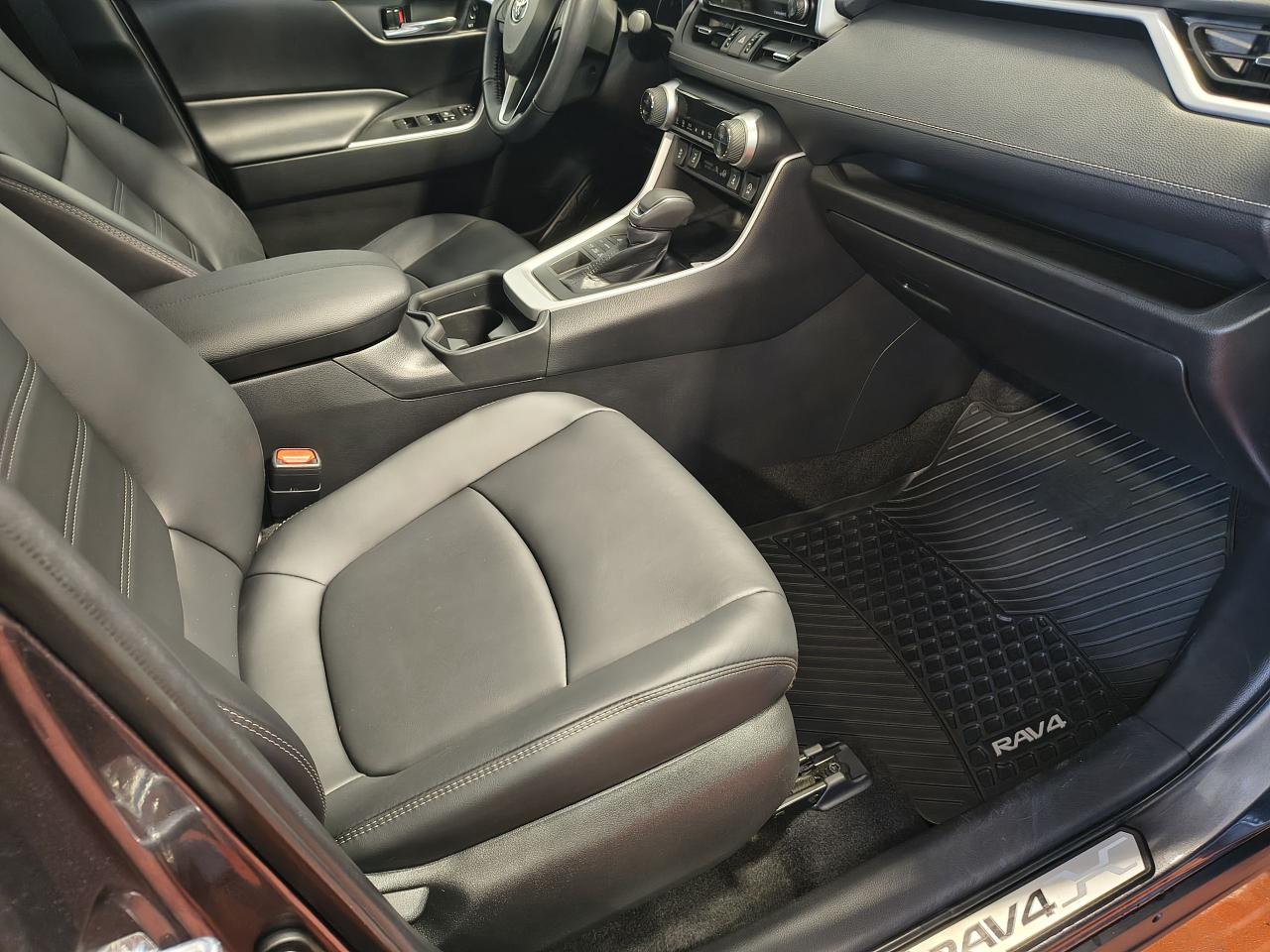 2021 Toyota RAV4 XLE AWD Photo0