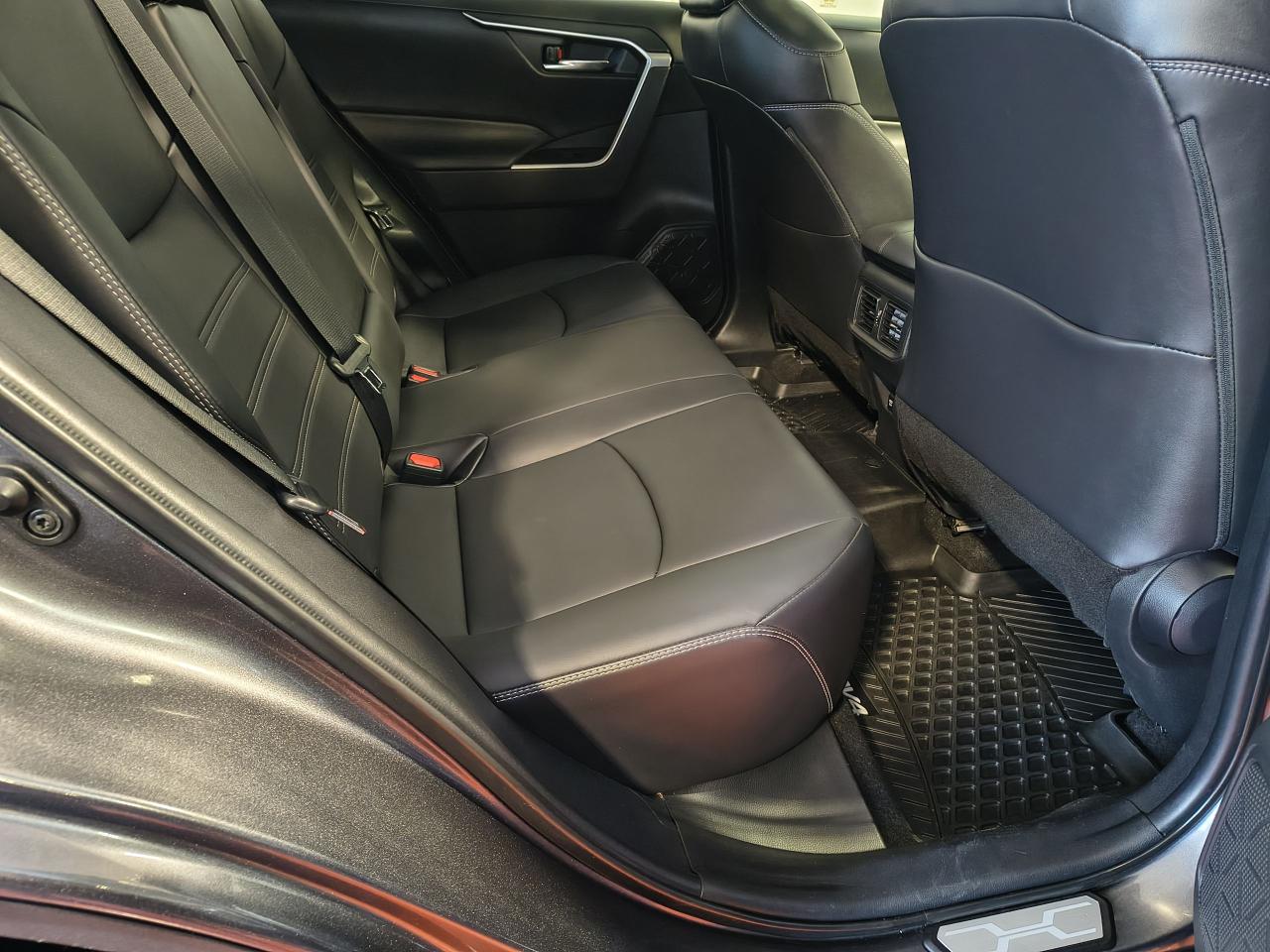 2021 Toyota RAV4 XLE AWD Photo0