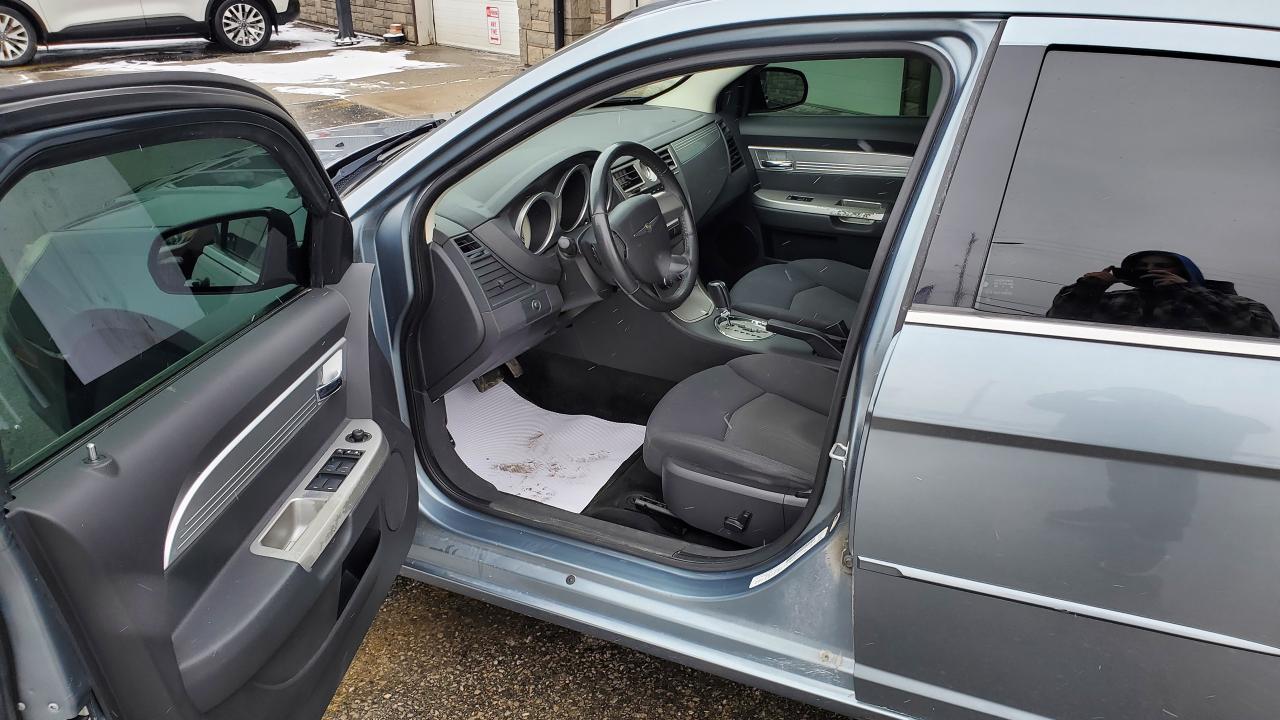 2009 Chrysler Sebring Touring Photo