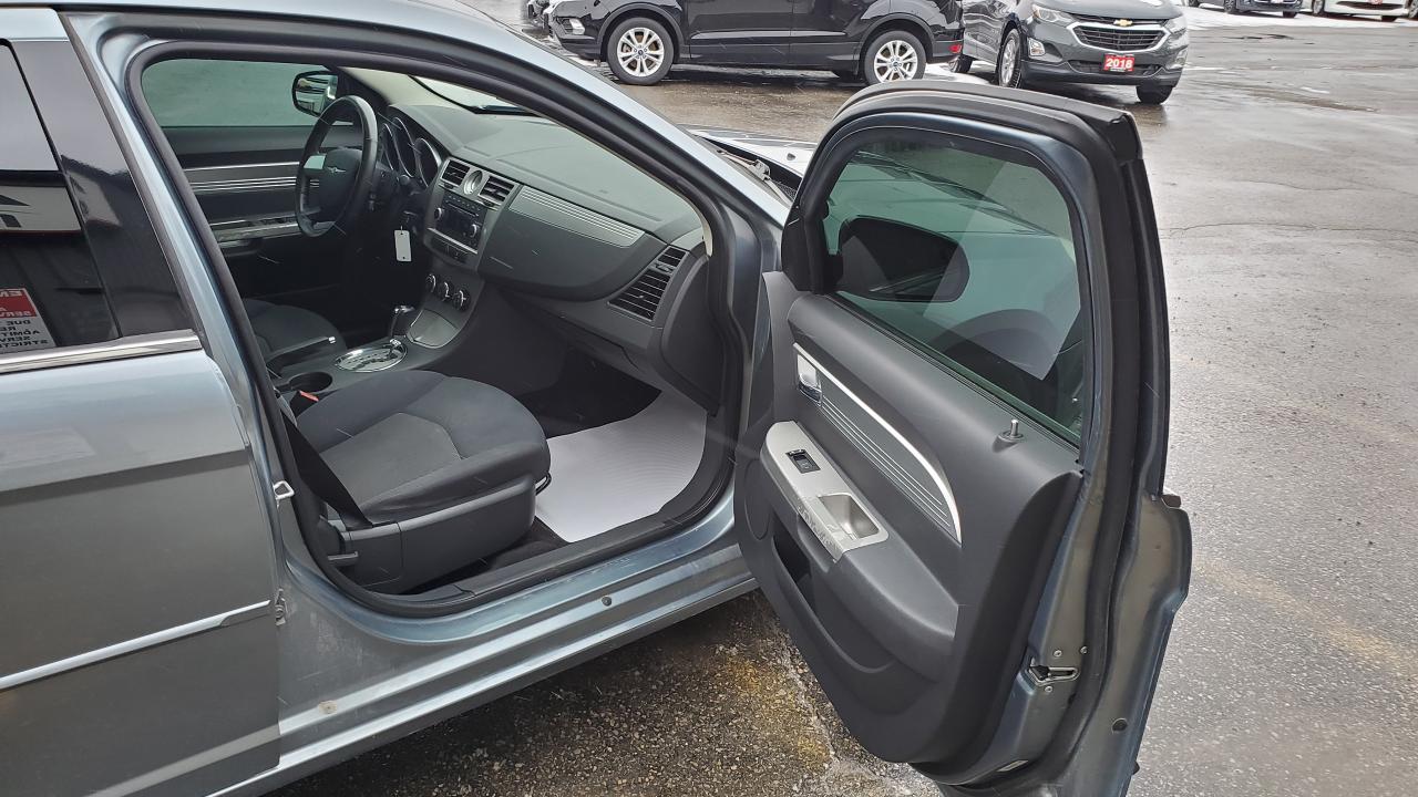 2009 Chrysler Sebring Touring Photo