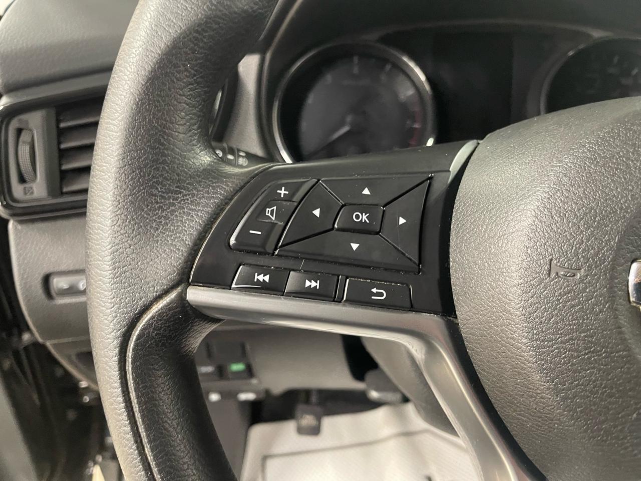 2017 Nissan Rogue SV Photo15