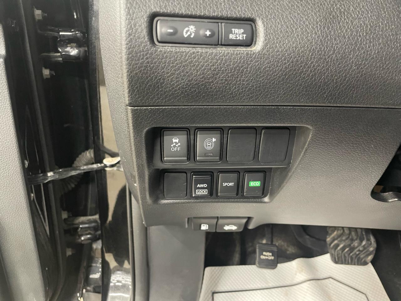 2017 Nissan Rogue SV Photo33