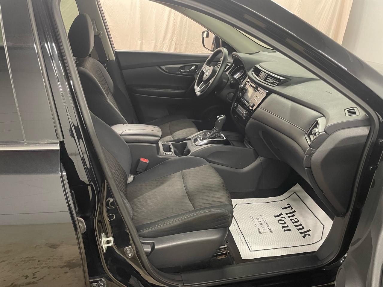 2017 Nissan Rogue SV Photo31