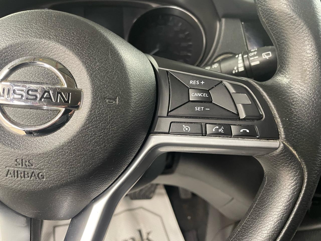 2017 Nissan Rogue SV Photo