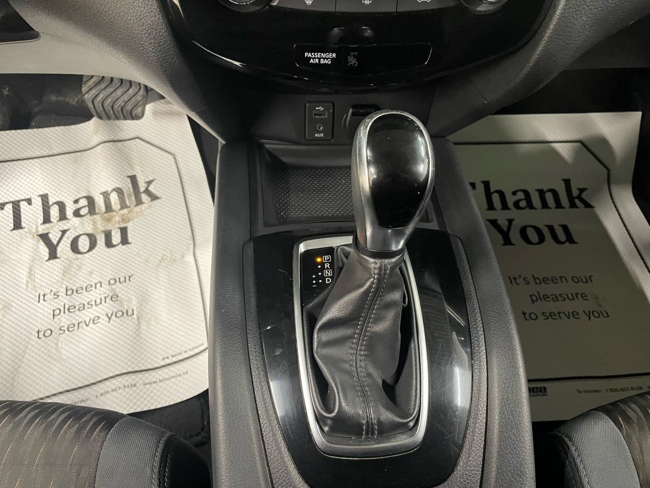 2017 Nissan Rogue SV Photo38