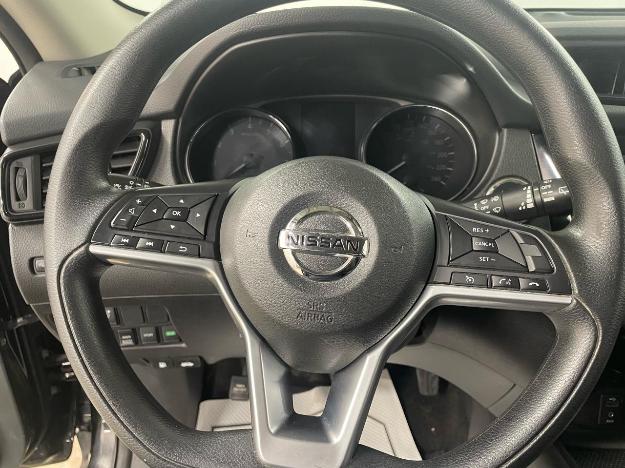 2017 Nissan Rogue SV Photo14