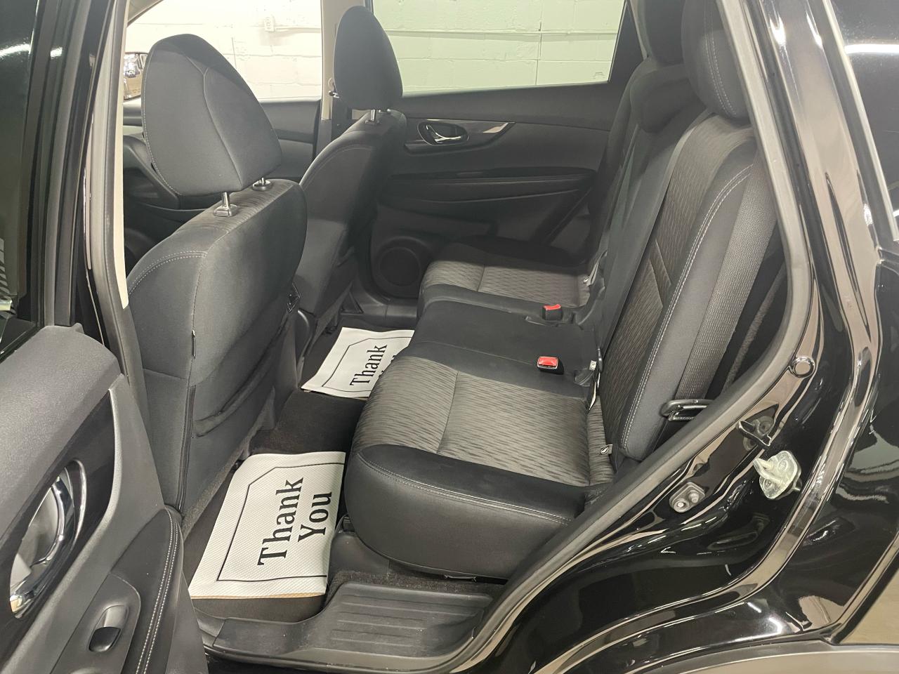 2017 Nissan Rogue SV Photo29