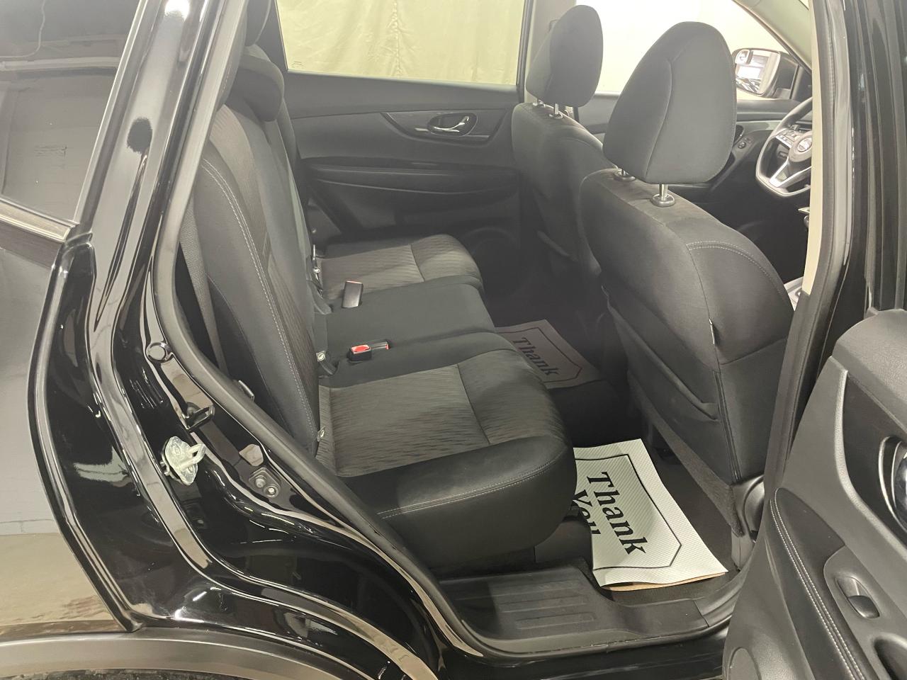 2017 Nissan Rogue SV Photo30