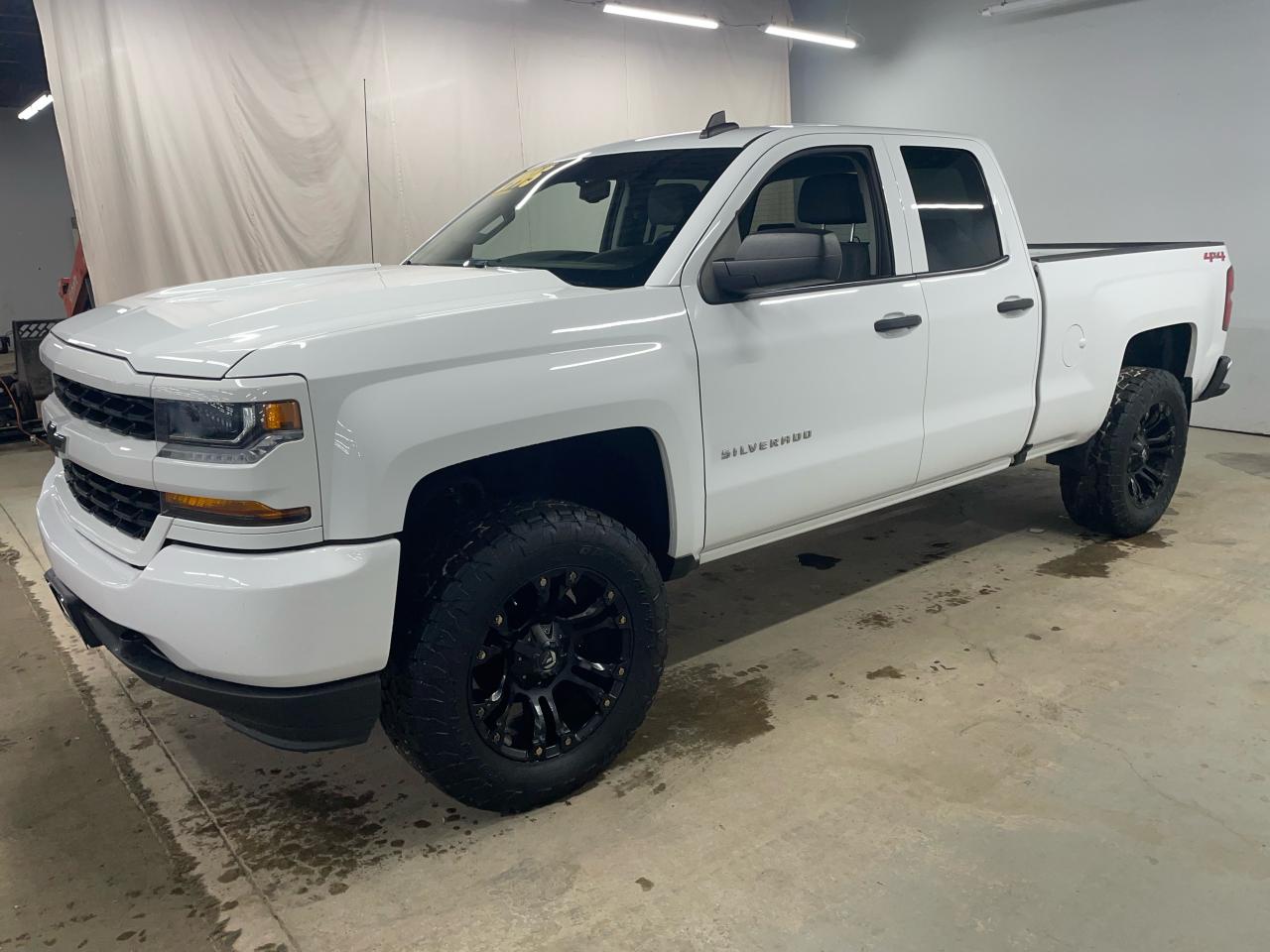 2019 Chevrolet Silverado 1500 Custom Photo3