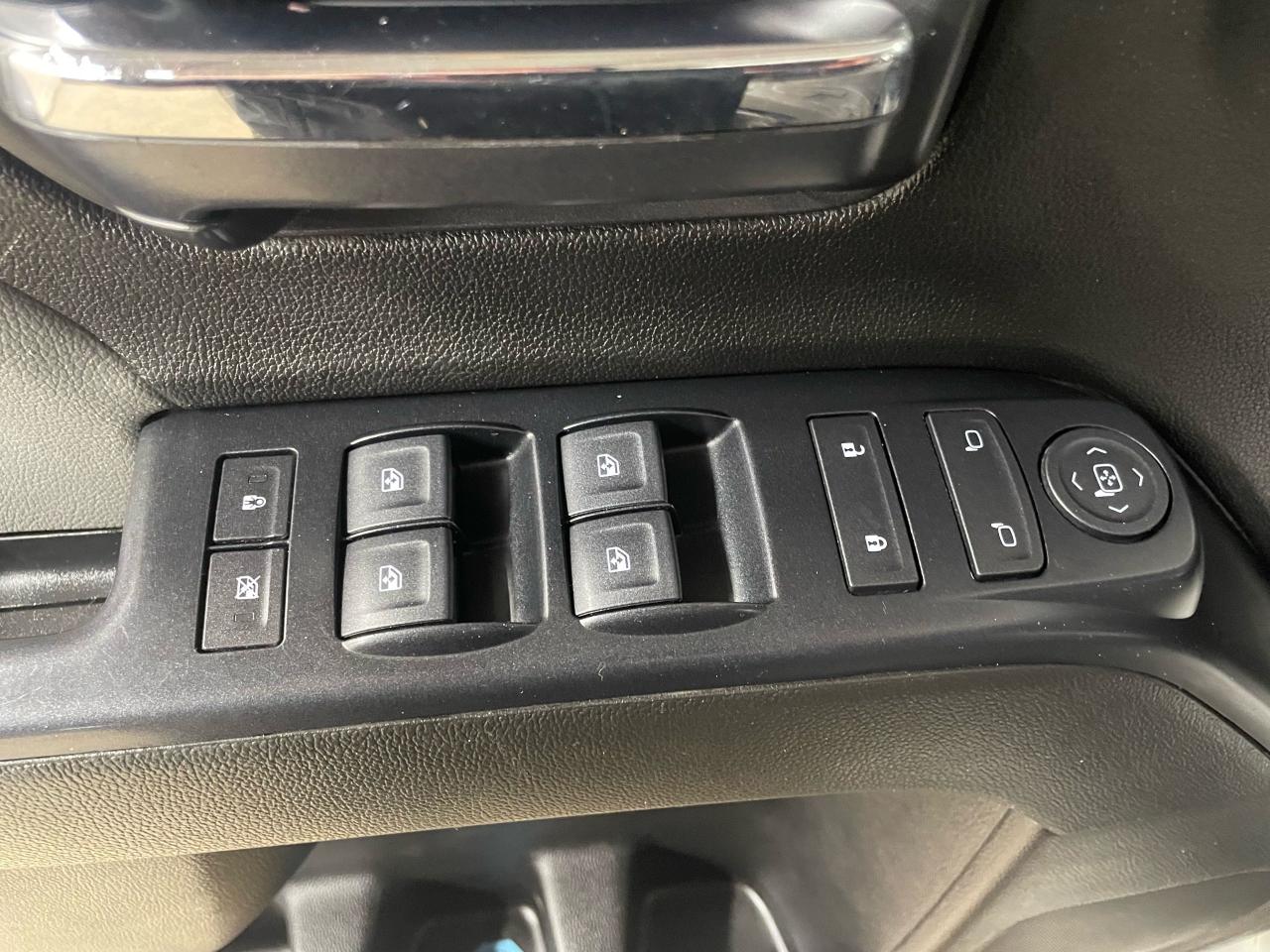 2019 Chevrolet Silverado 1500 Custom | 4X4 | CLEAN CARFAX | Photo