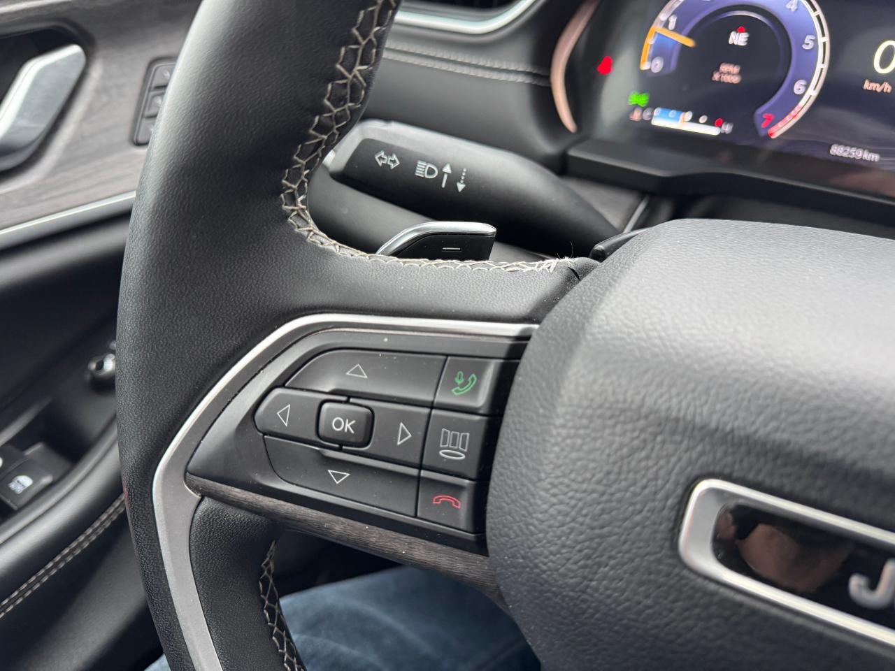 2023 Jeep Grand Cherokee L Limited Panoramic Roof | Clean CarFax Photo