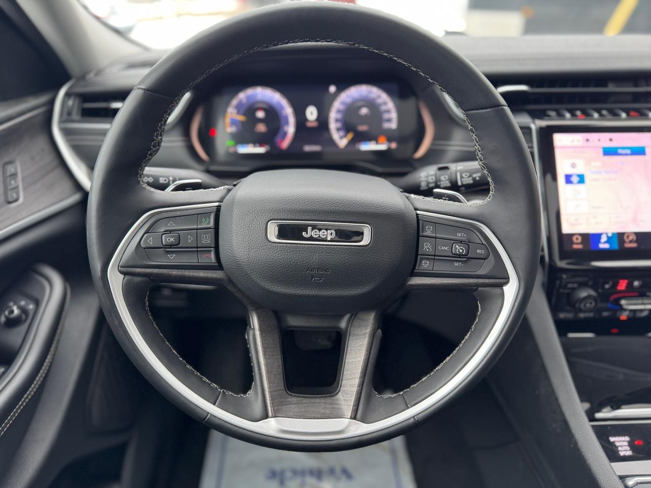 2023 Jeep Grand Cherokee L Limited Panoramic Roof | Clean CarFax Photo