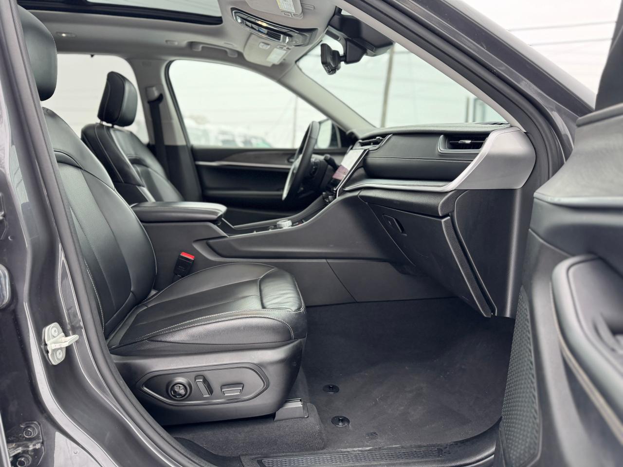 2023 Jeep Grand Cherokee L Limited Panoramic Roof | Clean CarFax Photo