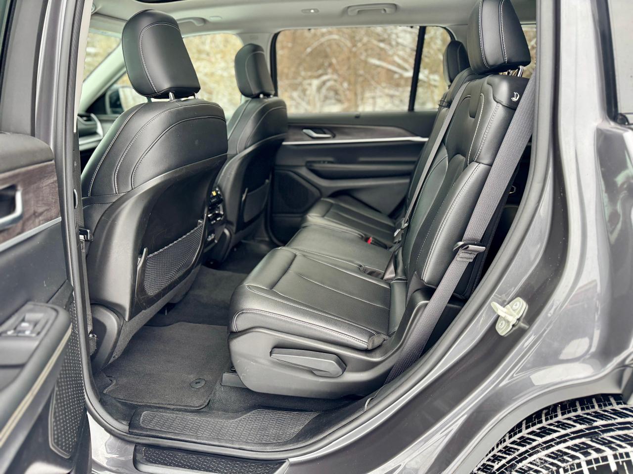 2023 Jeep Grand Cherokee L Limited Panoramic Roof | Clean CarFax Photo