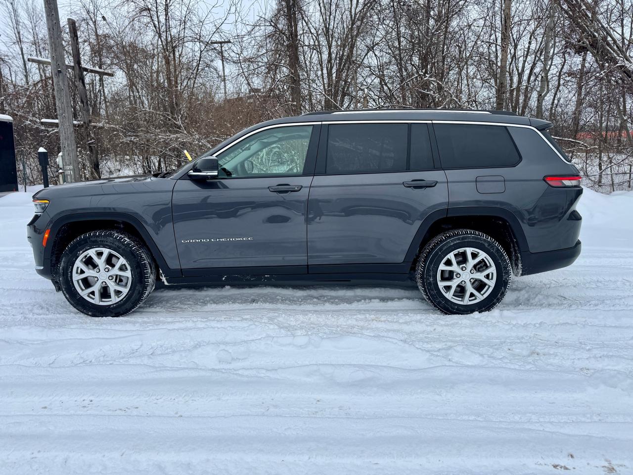 2023 Jeep Grand Cherokee L Limited Panoramic Roof | Clean CarFax Photo