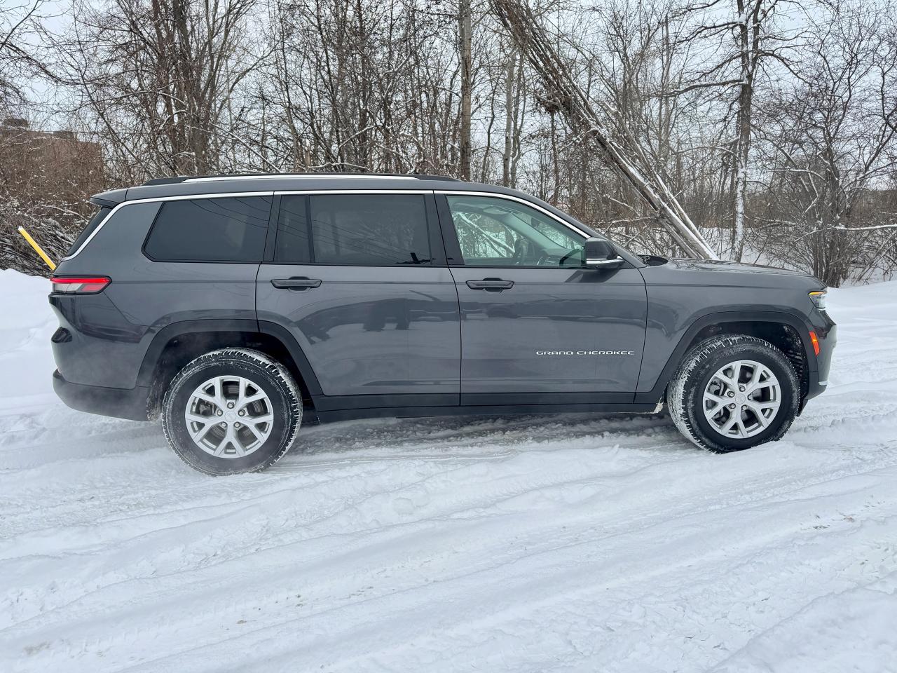 2023 Jeep Grand Cherokee L Limited Panoramic Roof | Clean CarFax Photo4