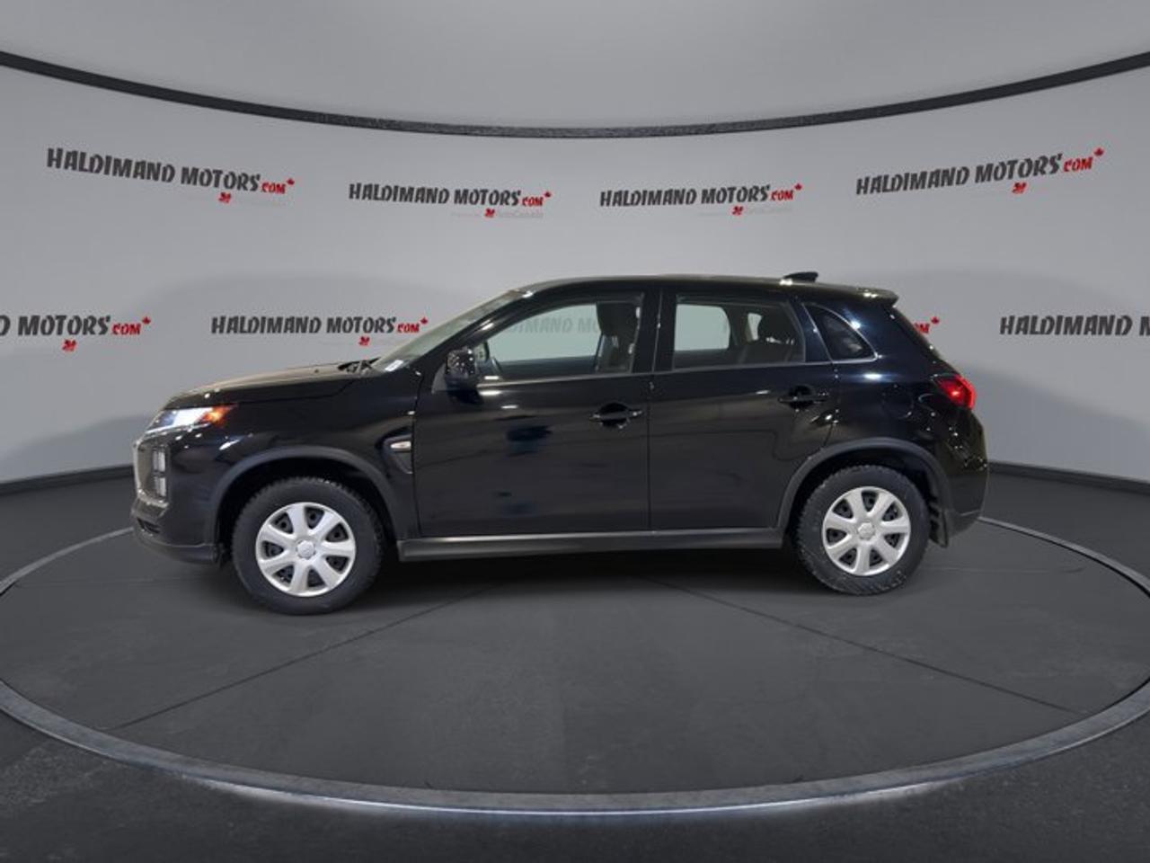 2023 Mitsubishi RVR ES AWC Photo4