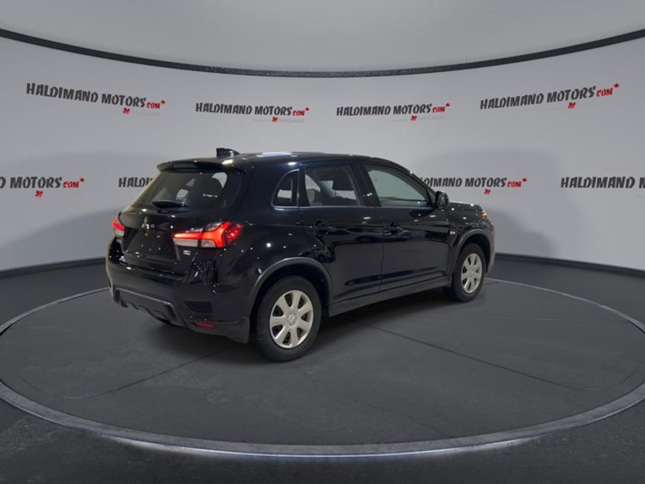 2023 Mitsubishi RVR ES AWC Photo
