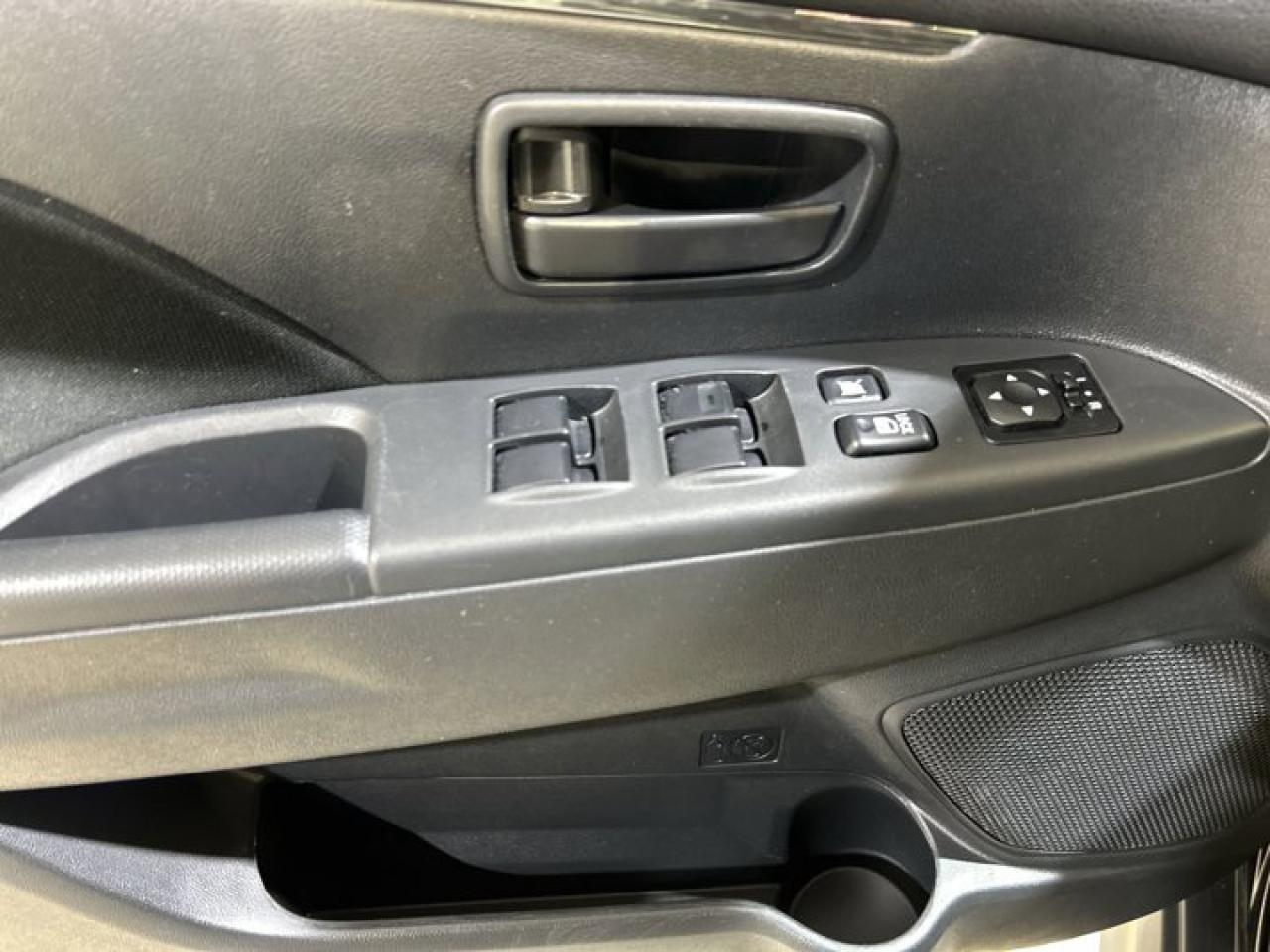 2023 Mitsubishi RVR ES AWC Photo