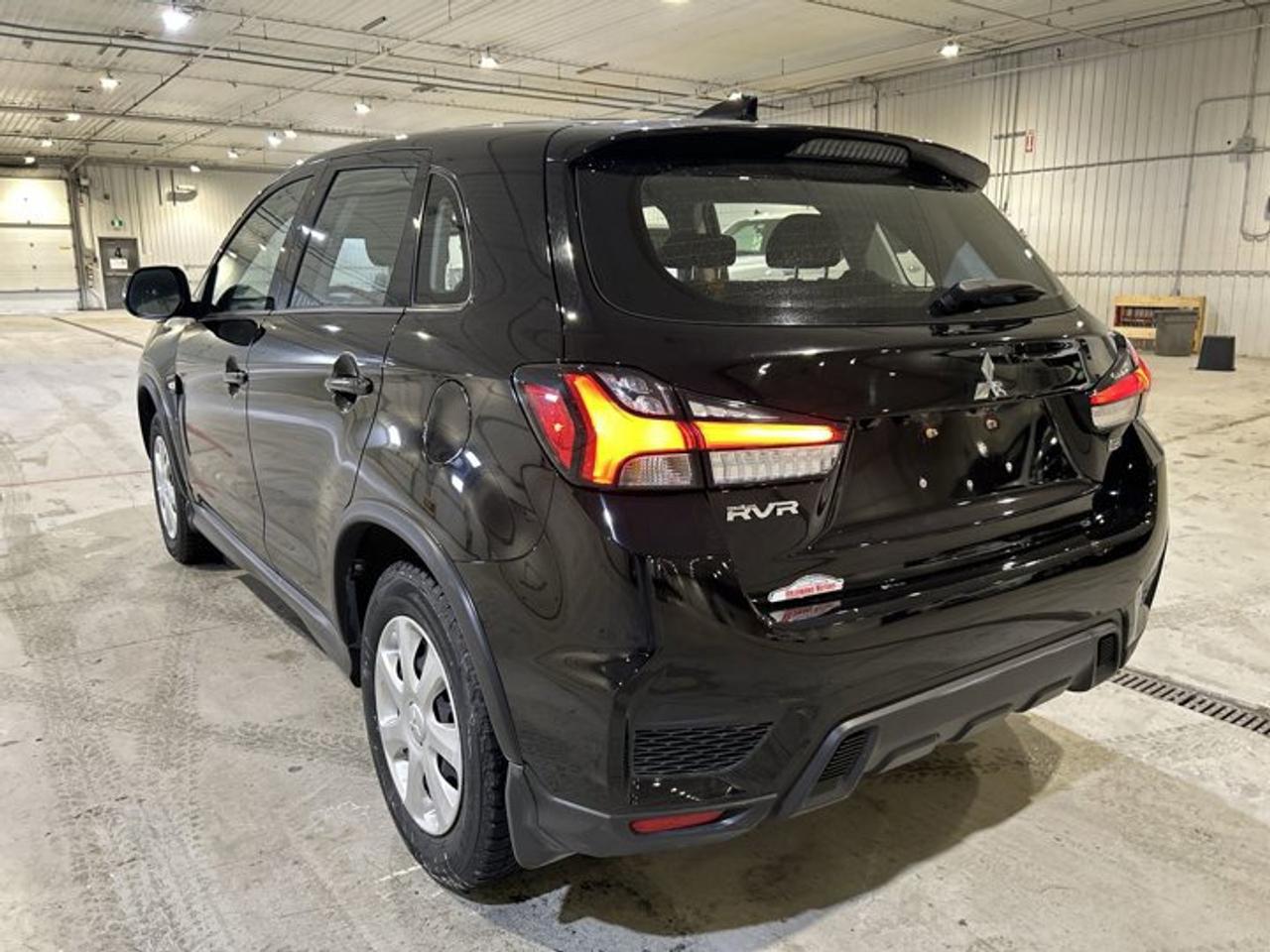 2023 Mitsubishi RVR ES AWC Photo