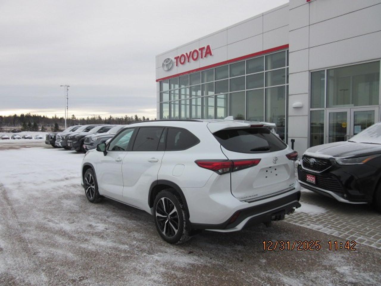 2022 Toyota Highlander XSE Photo2