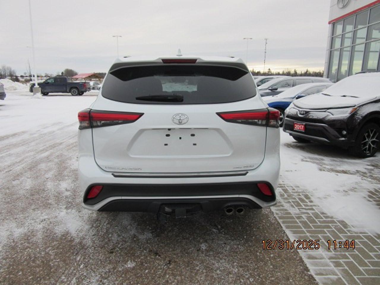 2022 Toyota Highlander XSE Photo3