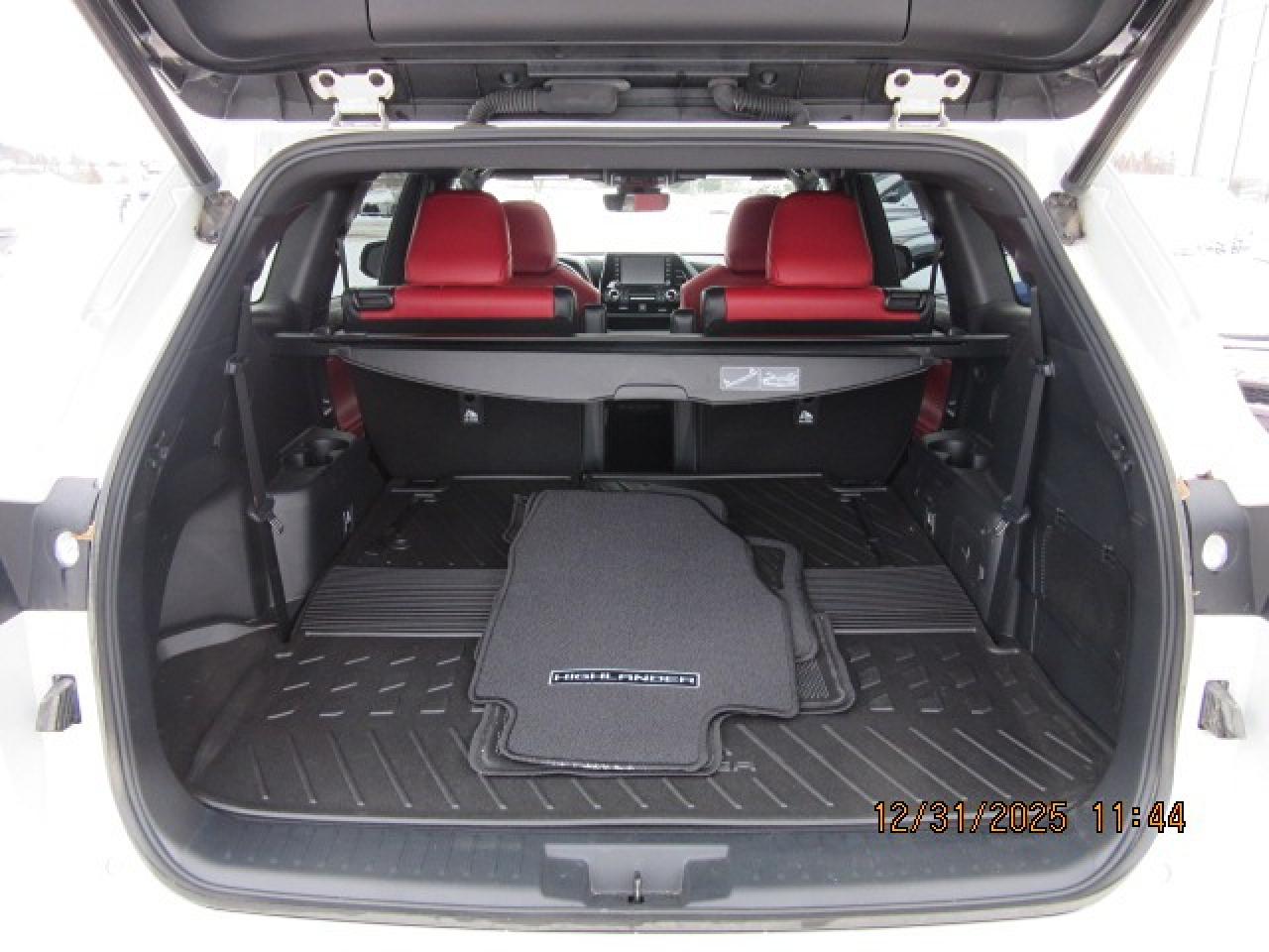 2022 Toyota Highlander XSE Photo4