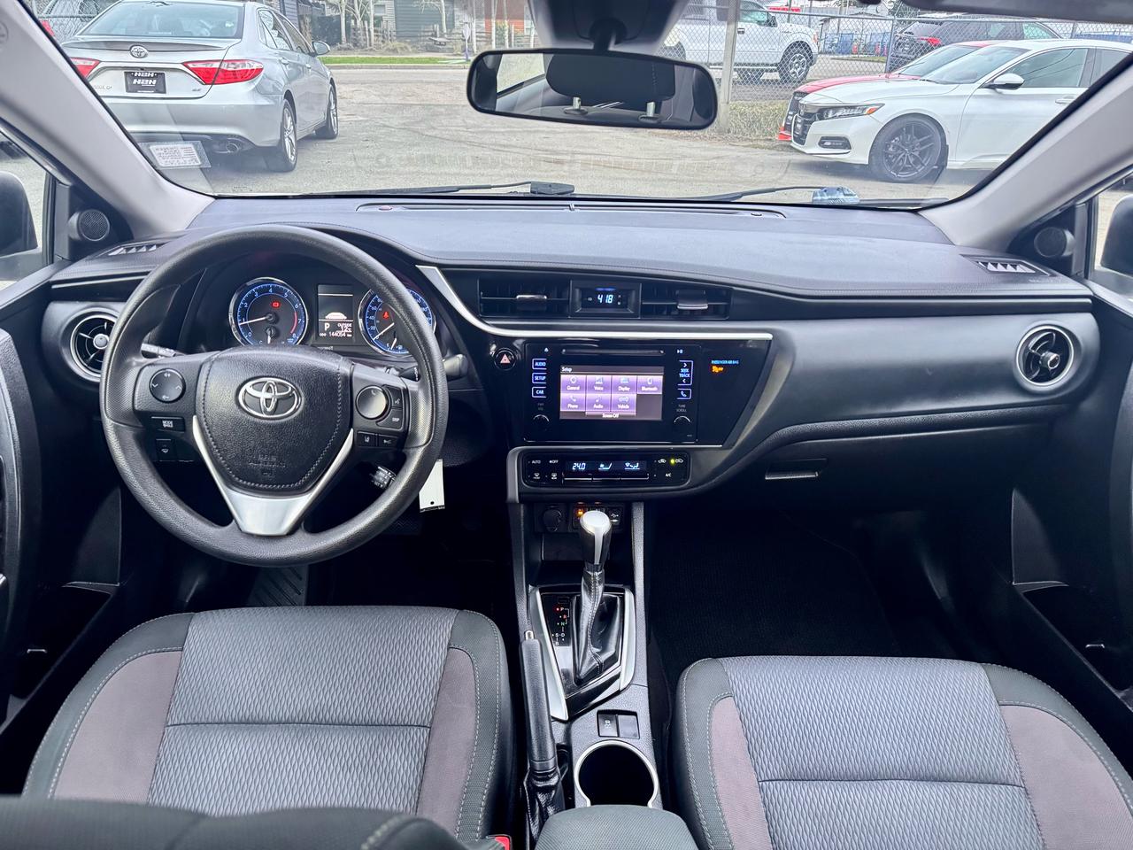 2018 Toyota Corolla FINANCING AVAILABLE Photo10