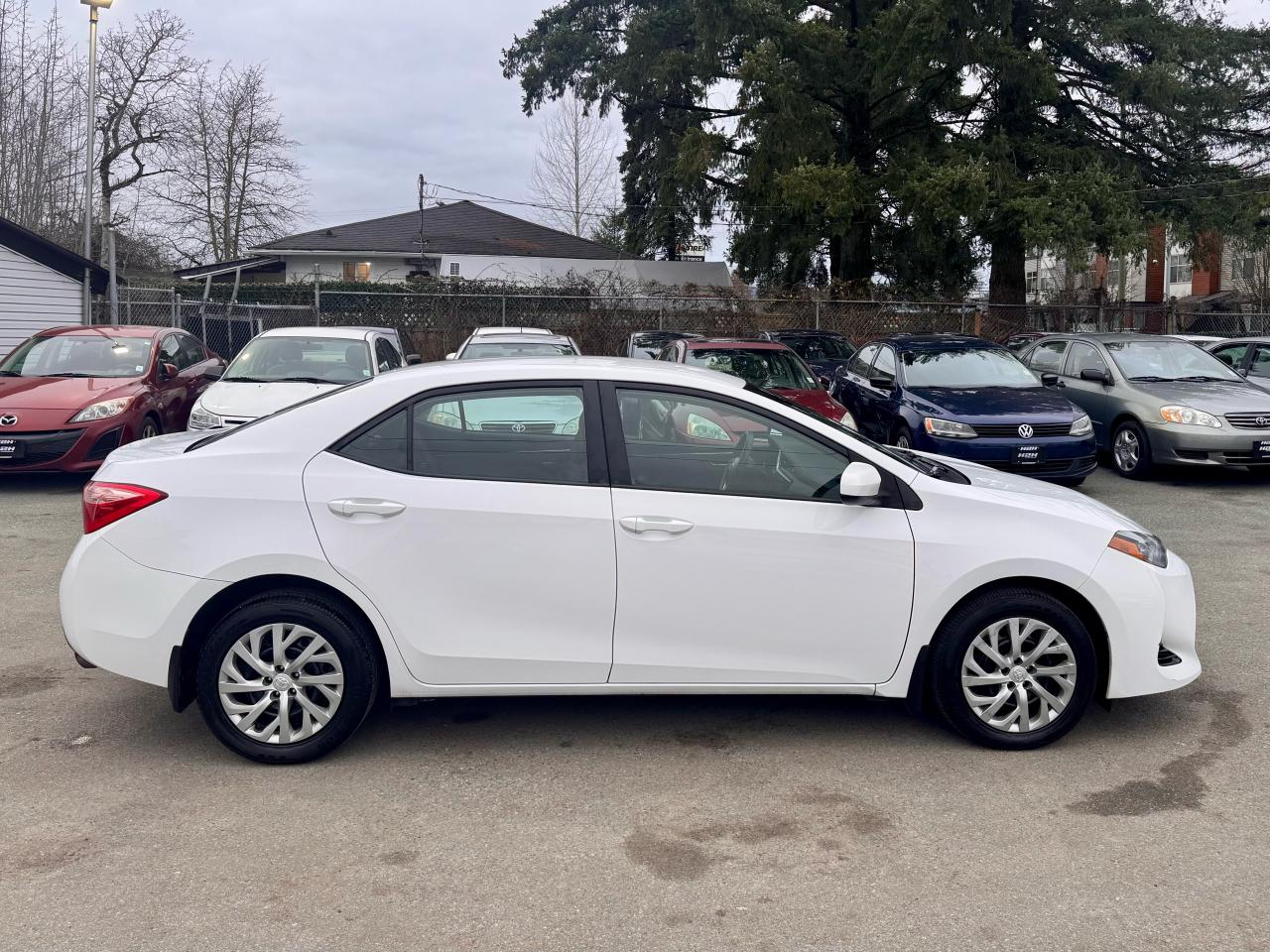 2018 Toyota Corolla FINANCING AVAILABLE Photo4